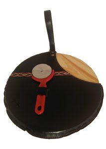 Set tabla redonda para pizza y estuche simil cuero